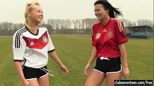 Teen lesbians fuck outdoors